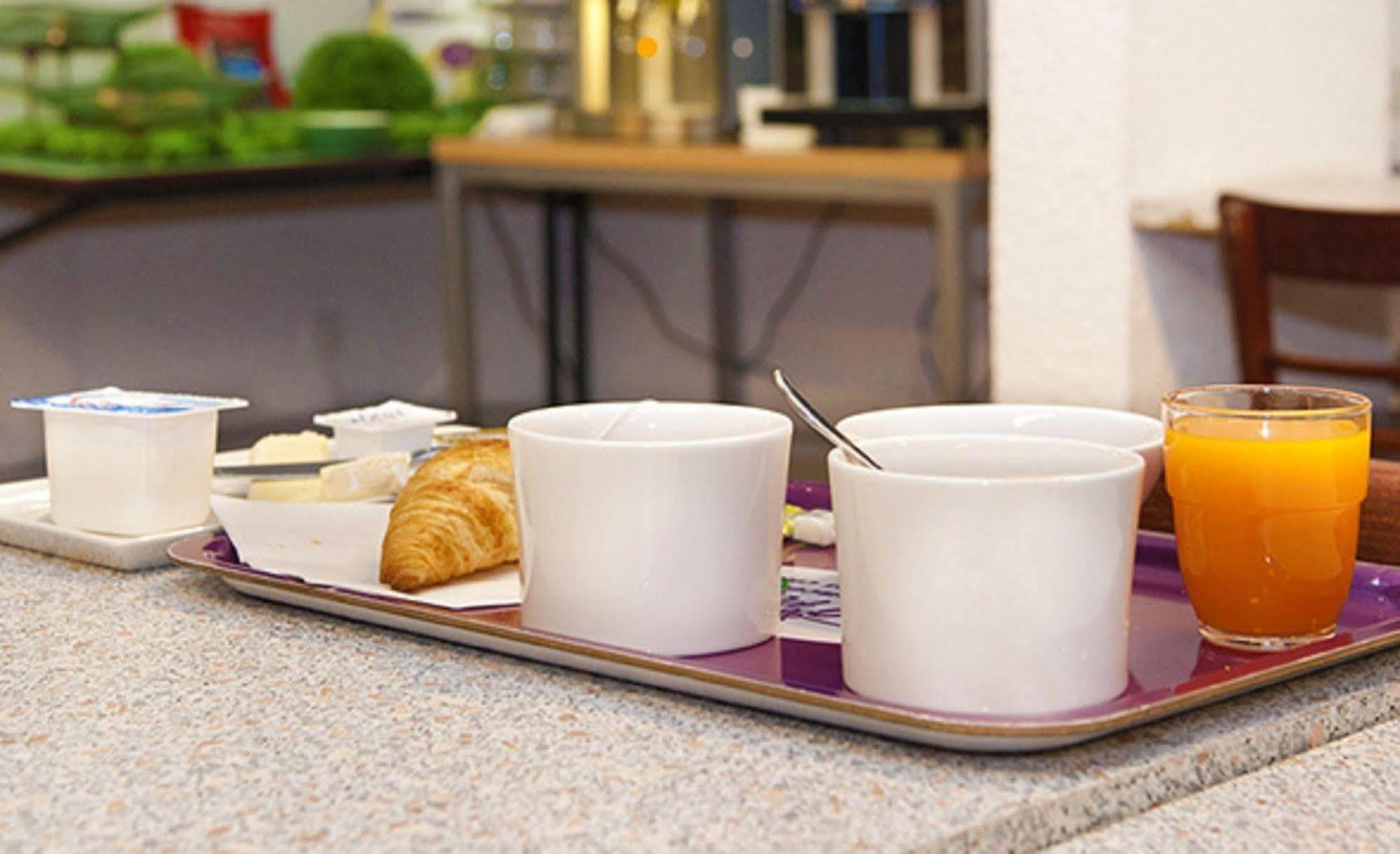 Egg Hotel Gonesse Bagian luar foto
