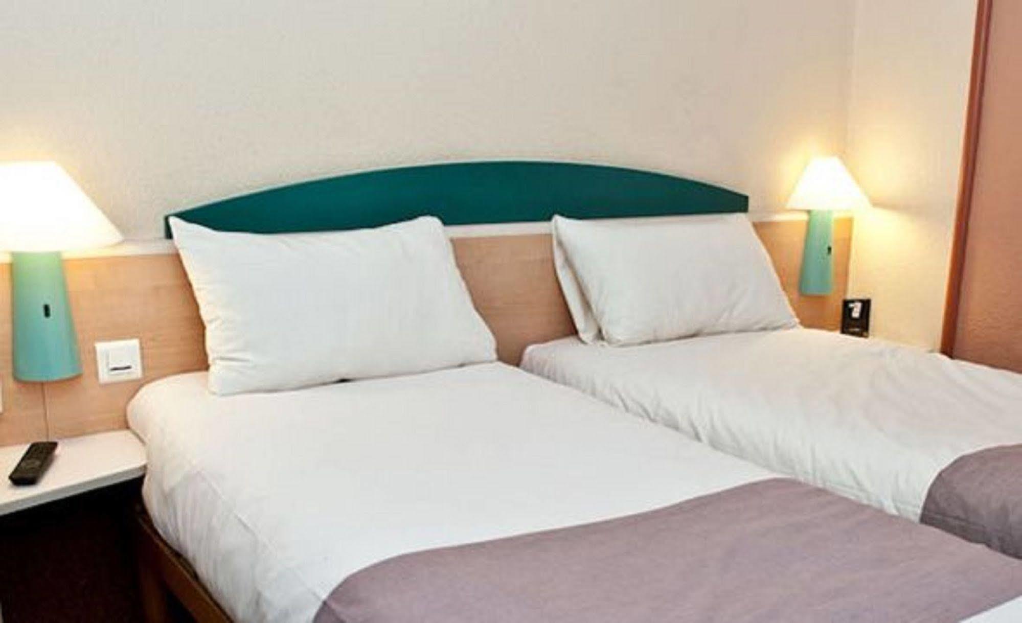 Egg Hotel Gonesse Bagian luar foto
