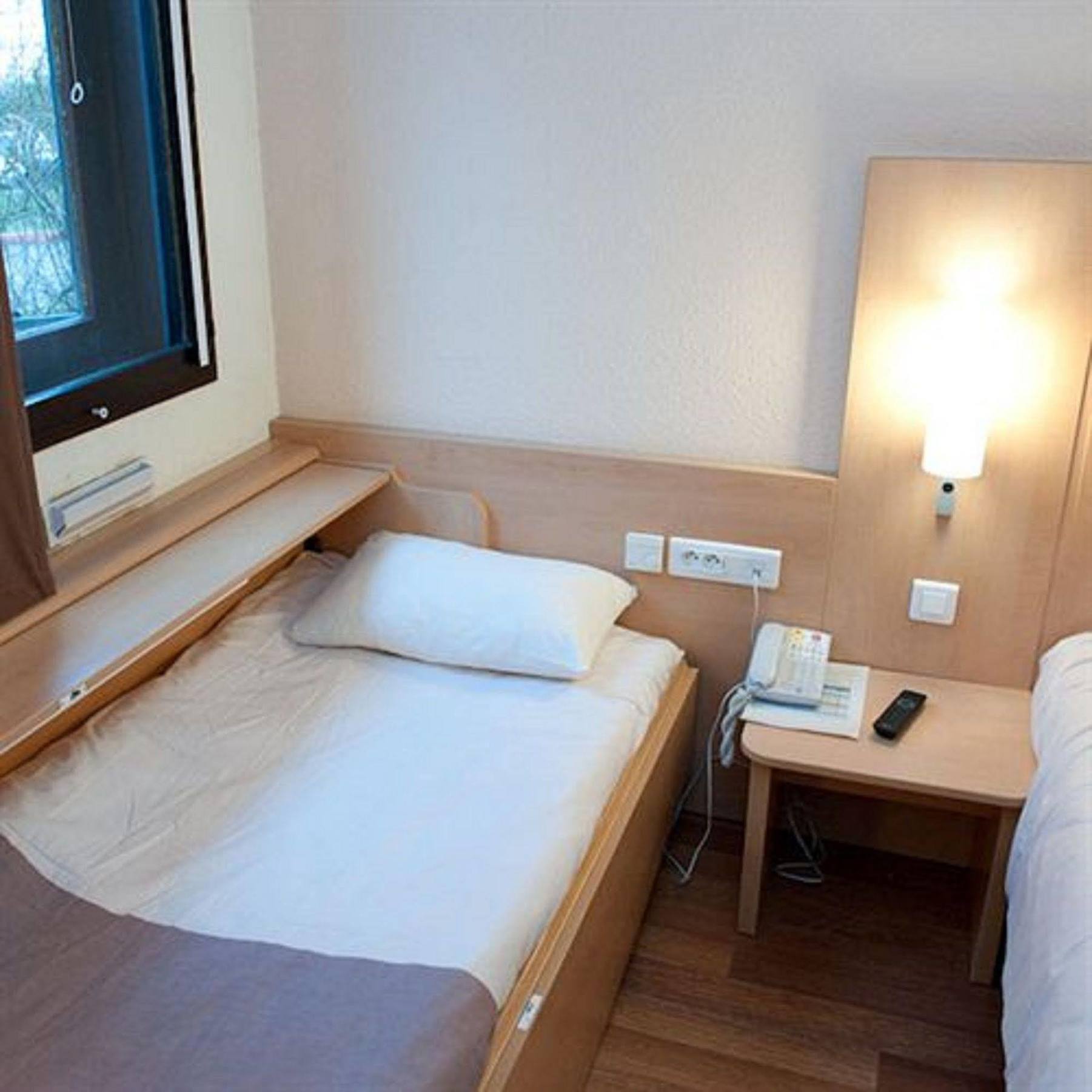 Egg Hotel Gonesse Bagian luar foto