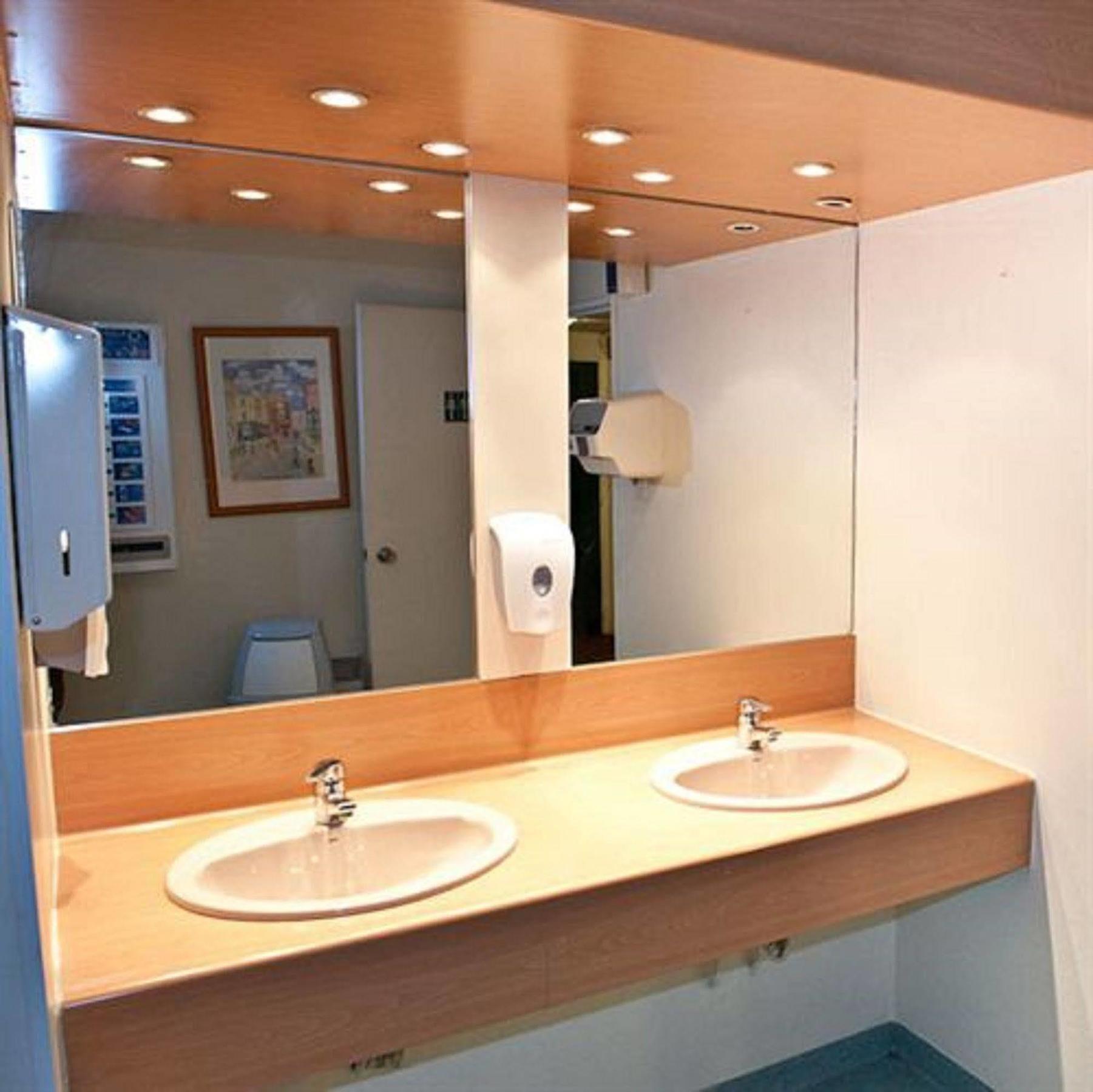 Egg Hotel Gonesse Bagian luar foto