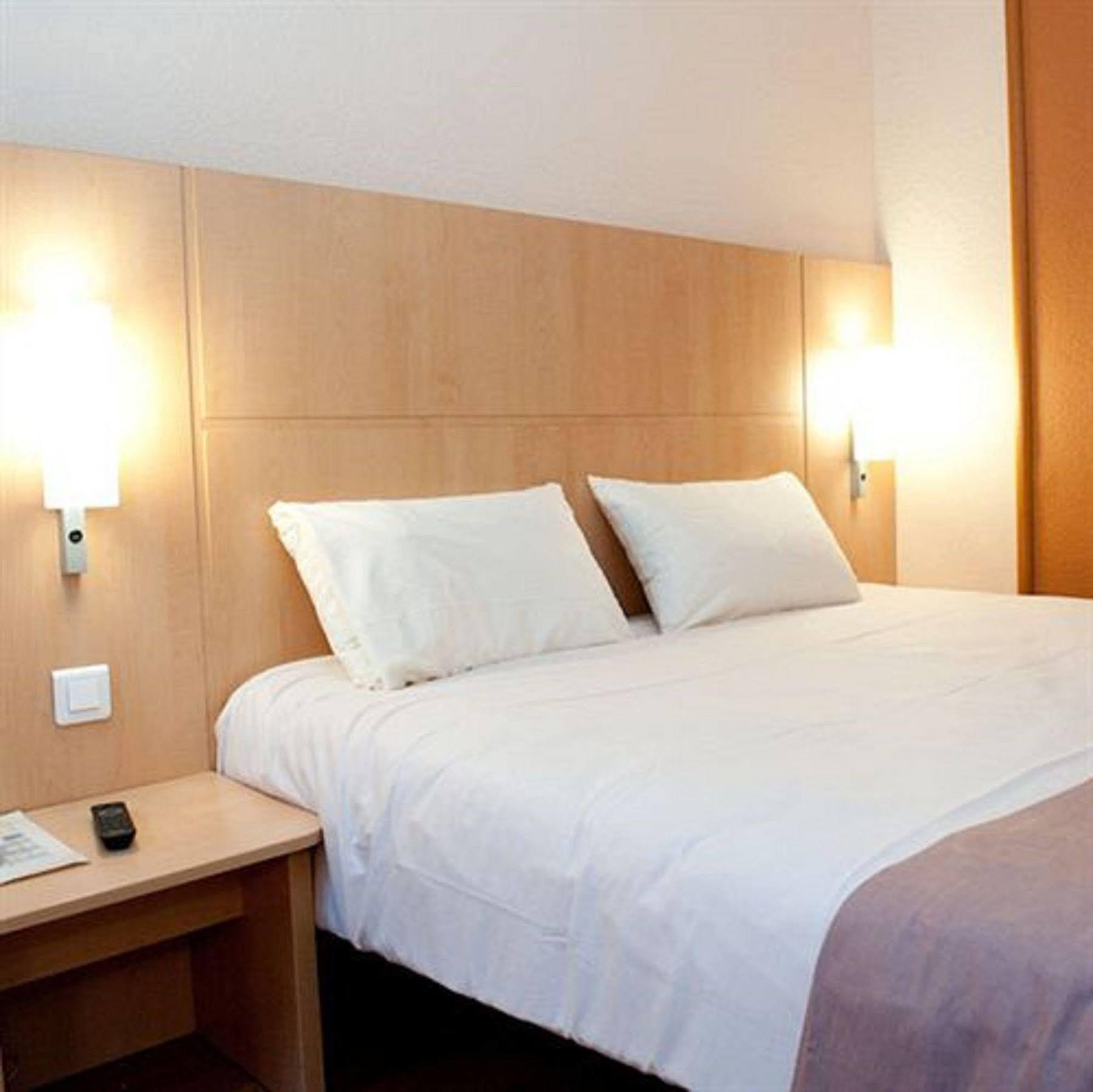 Egg Hotel Gonesse Bagian luar foto