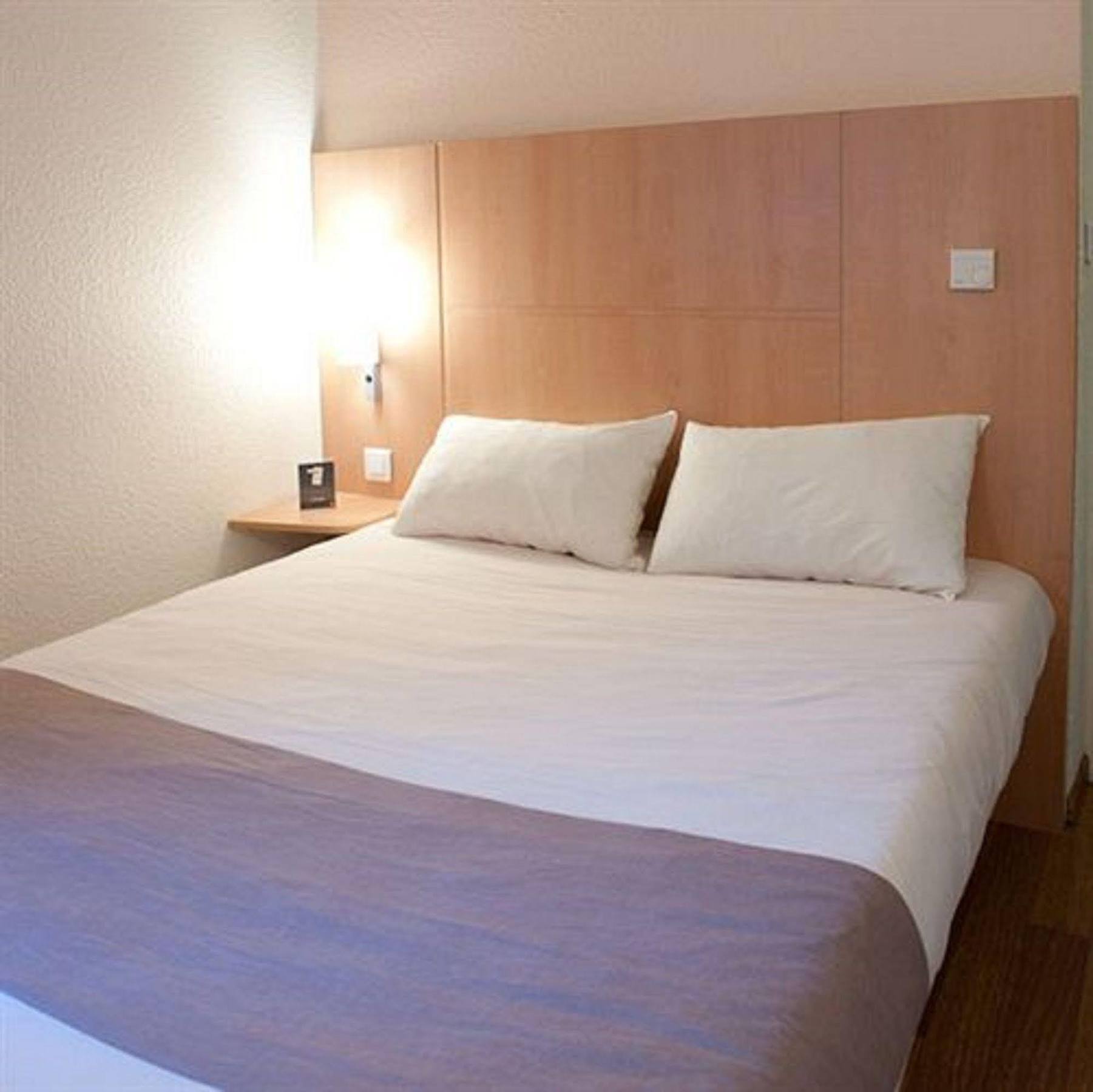 Egg Hotel Gonesse Bagian luar foto