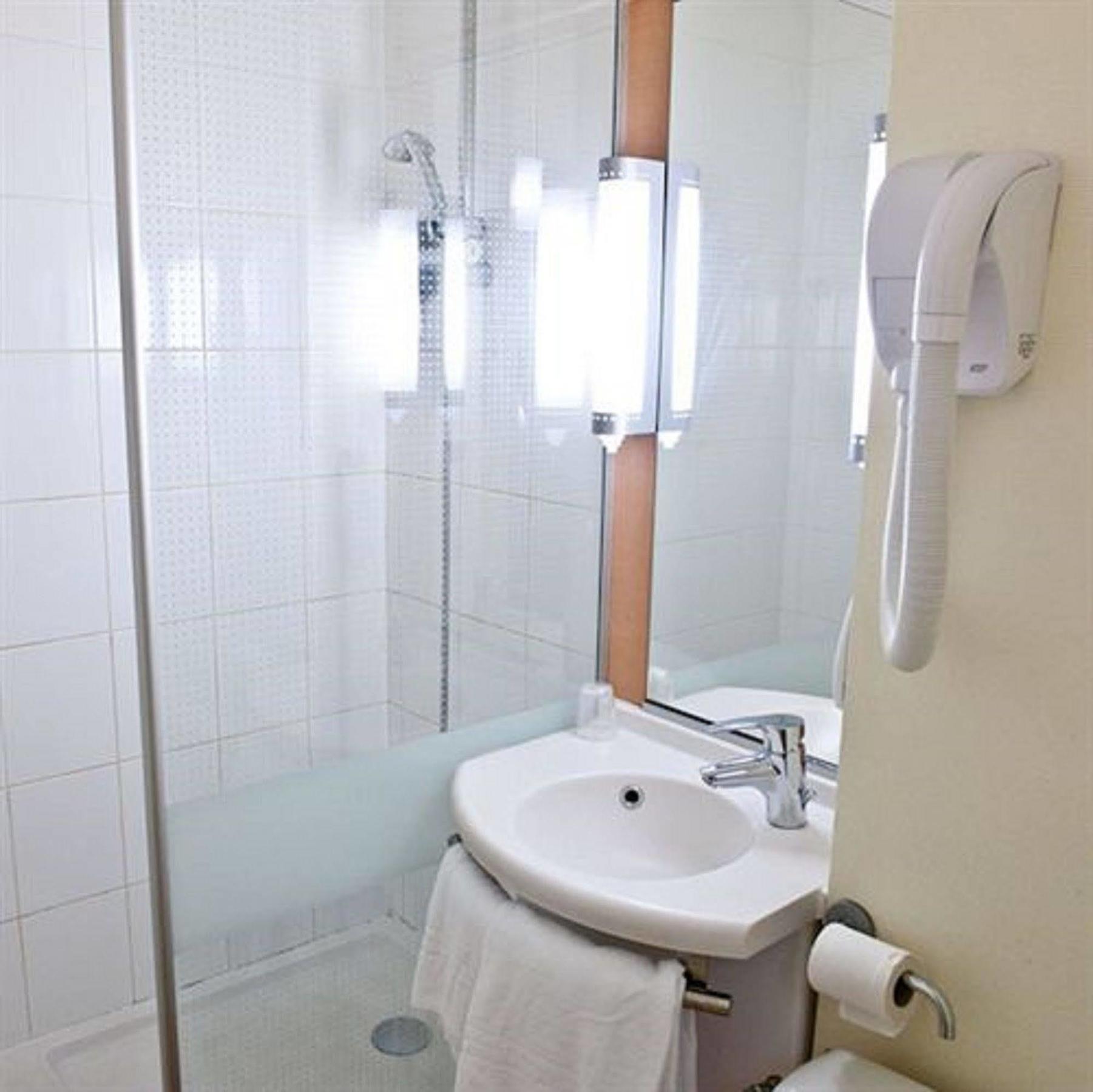 Egg Hotel Gonesse Bagian luar foto