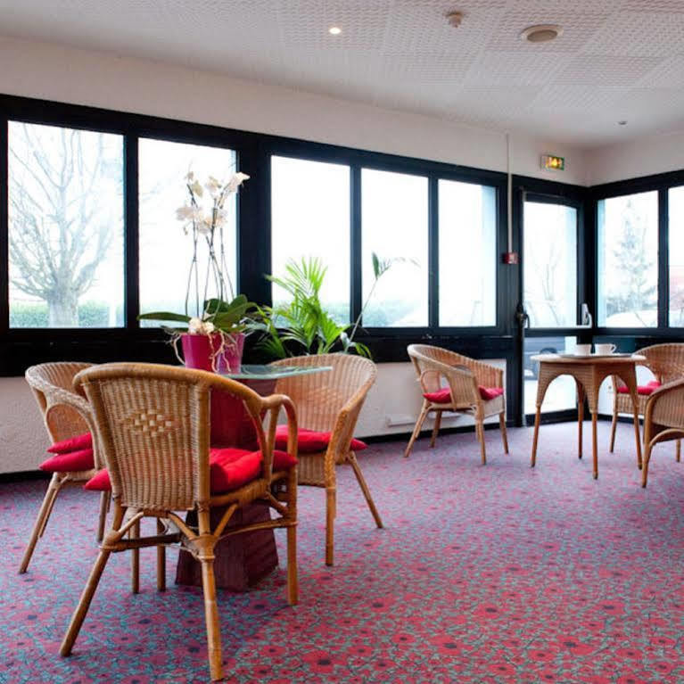 Egg Hotel Gonesse Bagian luar foto