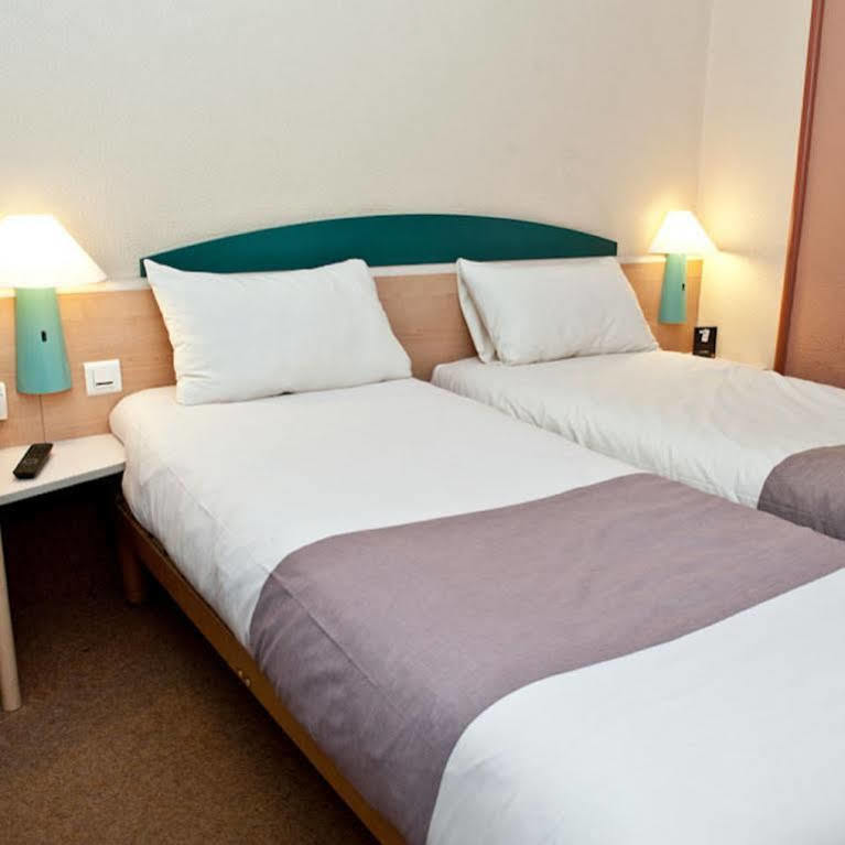 Egg Hotel Gonesse Bagian luar foto