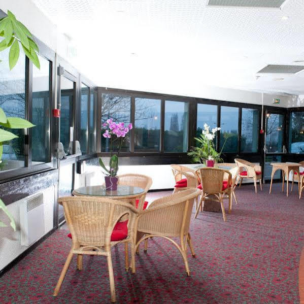 Egg Hotel Gonesse Bagian luar foto